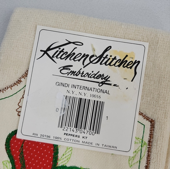 (2) Vtg Kitchen Stitchin Embroidery Peppers Kitchen Towels - Picture 2 of 15